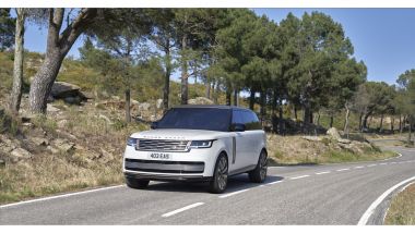 Nuova Range Rover 2022: debutto dai concessionari entro marzo