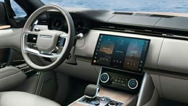 Nuova Range Rover 2022, prima foto ''leaked'' degli interni