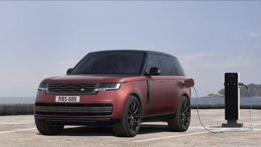 Nuova Range Rover 2022: visuale di 3/4 anteriore del modello PHEV
