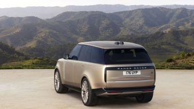 Nuova Range Rover 2022: visuale di 3/4 posteriore