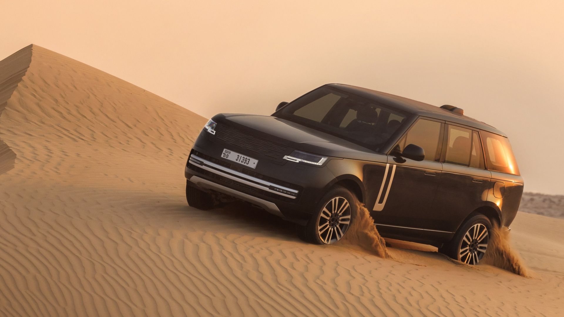 Nuova Range Rover Electric (2025): il video dei test in off-road