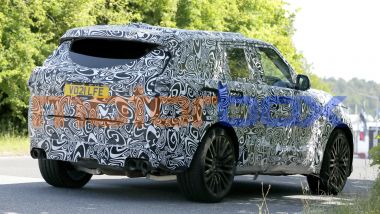 Nuova Range Rover Sport SVR: ampio spoiler posteriore e 4 tubi di scarico