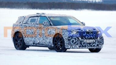 Nuova Range Rover Velar EV (2025): prime foto spia e ultime news