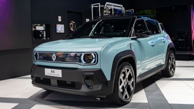 Nuova Renault 4 E-Tech Electric: due versioni, batterie da 40 o 52 kW e tre allestimenti