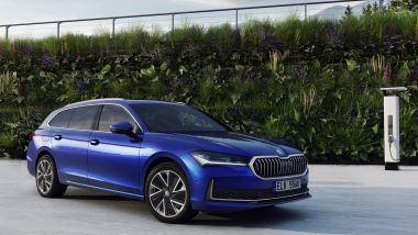 Nuova Skoda Superb Wagon PHEV: in vendita successivamente