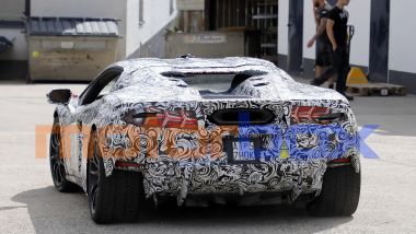 Nuova supercar Lamborghini: debutto previsto nel 2024 con motore plug-in hybrid