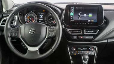 Nuova Suzuki S-Cross Hybrid 140V, gli interni