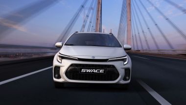 Nuova Suzuki Swace Hybrid: visuale frontale
