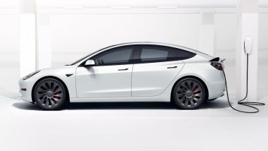 Nuova Tesla Model 3: piccoli affinamenti al design