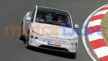 Nuova Tesla Model Y Performance? Le foto spia dal 'Ring