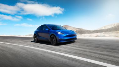 Nuova Tesla Model Y: vista 3/4 anteriore