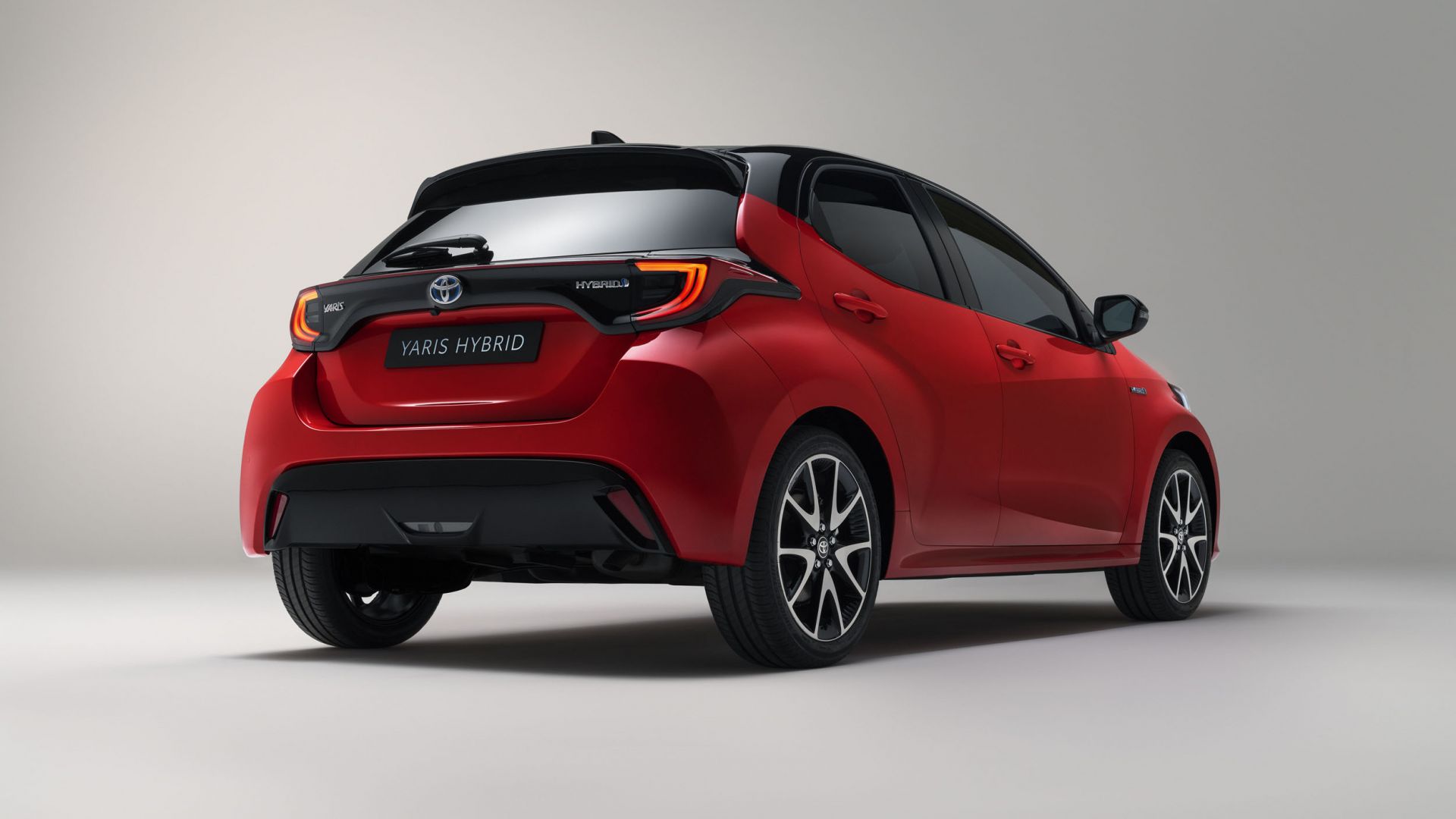 Toyota Yaris 2022 hybrid dimensioni uscita prezzo 