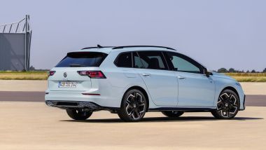 Nuova Volkswagen Golf: debutta negli autosaloni anche la station wagon Avant