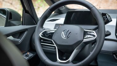 Nuova Volkswagen ID.3, tasti touch non molto comodi sulle razze del volante