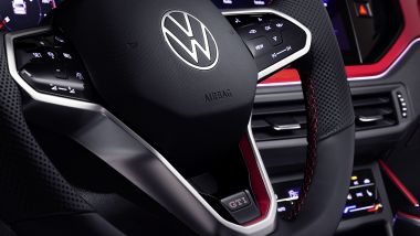 Nuova Volkswagen Polo GTI 2021: il volante sportivo con il logo GTI