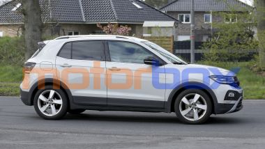 Nuova Volkswagen T-Cross: cambia il look e si aggiornano gli interni