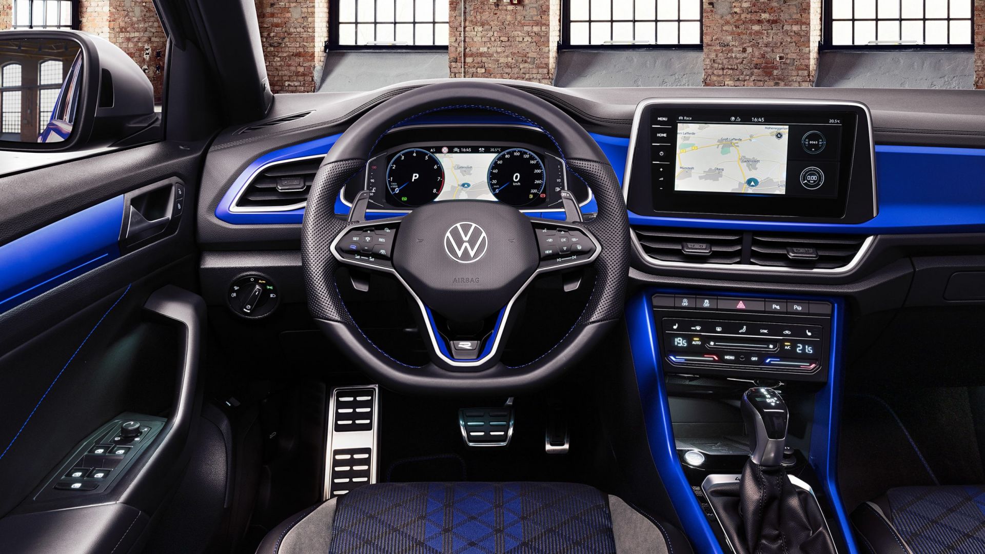 Nuova Volkswagen T-Roc 2022: listino prezzi, promozioni, dotazioni