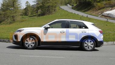 Nuova Volkswagen T-Roc 2025: la fiancata cambia poco