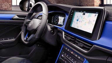Nuova Volkswagen T-Roc R: i dettagli della plancia in colore blu opaco