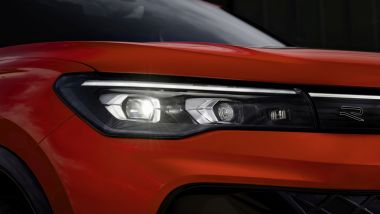Nuova Volkswagen Tiguan 2024: i fari a matrice di LED di Touareg