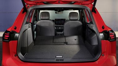 Nuova Volkswagen Tiguan 2024: il bagagliaio con tutti i sedili abbassati