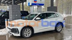 Scheda tecnica e foto spia di nuovo SUV Volkswagen Tiguan 2024