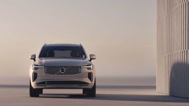 Nuova Volvo XC90 2025, il frontale