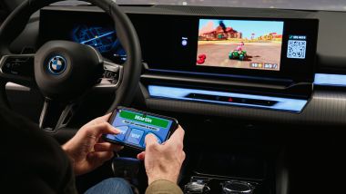 Nuove BMW Serie 5 e BMW i5: lo smartphone fa da controller per i videogame