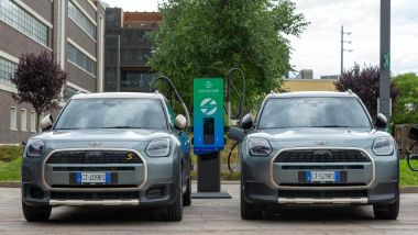 Nuove Mini Countryman elettriche in ricarica