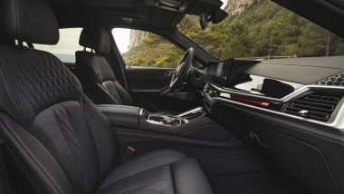 Nuovi BMW X5 e X6 2023: l'abitacolo di X6 