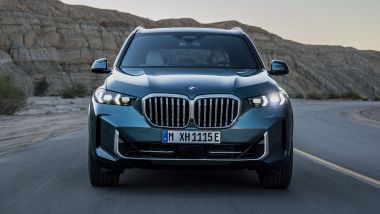 Nuovi BMW X5 e X6 2023: X5 vista di fronte