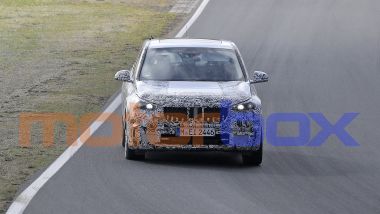 Nuovo BMW X1 2022, nuove foto spia: visuale frontale