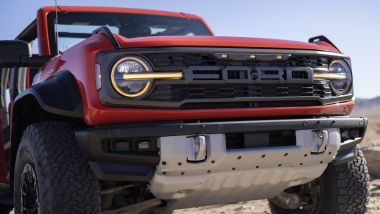 Nuovo Ford Bronco Raptor 2022: il muso aggressivo