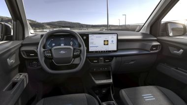 Nuovo Ford E-Tourneo Courier: l'abitacolo con i due schermi da 12'' affiancati