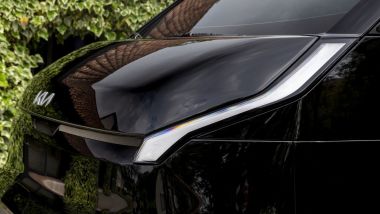 Nuovo Kia PV5: un dettaglio dell'originale faro anteriore full LED