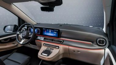 Nuovo Mercedes-Benz Marco Polo: la plancia di comando. I vetri hanno le tendine oscuranti