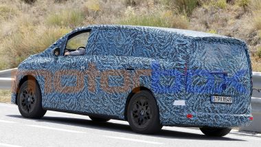 Nuovo Mercedes VLE: il van 100% elettrico della Stella durante i collaudi su strada