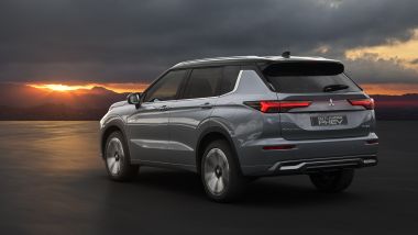 Nuovo Mitsubishi Outlander PHEV 2025, 3/4 posteriore