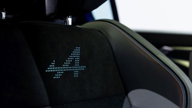 Nuovo Renault Rafale, il SUV coupé francese: il logo A che si illumina
