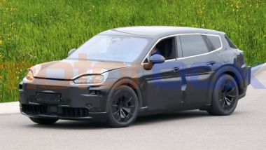 Nuovo SUV 7 posti Porsche, le nostre foto spia