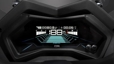 Nuovo SYM Maxsym 400 GT, la nuova strumentazione LCD