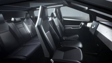 Nuovo Tesla Cybertruck: l'abitacolo in stile futuristico