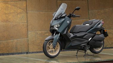 Nuovo Yamaha XMAX 300 Tech MAX: lo scooter aggiorna il design