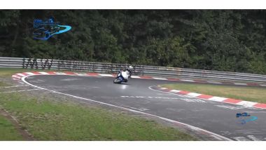 Nurburgring: asfalto umido e... si chiude l'anteriore