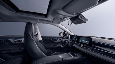 Omoda 5 SHS-H: abitacolo confortevole e ben rifinito con due display da 12,3'' in plancia