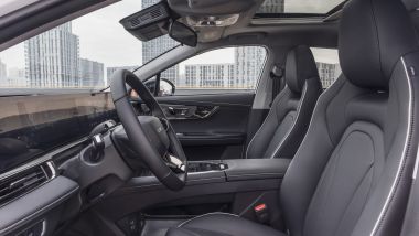 Omoda 5 SHS-H: sedili confortevoli e climatizzati e plancia completamente digitale