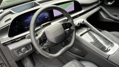 Omoda 9 Super Hybrid: la plancia con due display da 12,3'' per quadro strumenti e infotainment