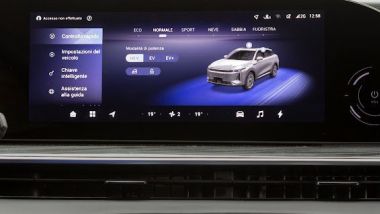 Omoda 9 Super Hybrid: servizi di bordo via web e aggiornamenti OTA