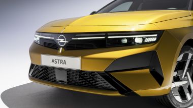 Opel Astra e Astra Sports Tourer 2026: il nuovo frontale Opel Vizor illuminato