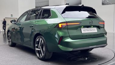 Opel Astra e Astra Sports Tourer 2026: la station wagon durante la presentazione alla stampa